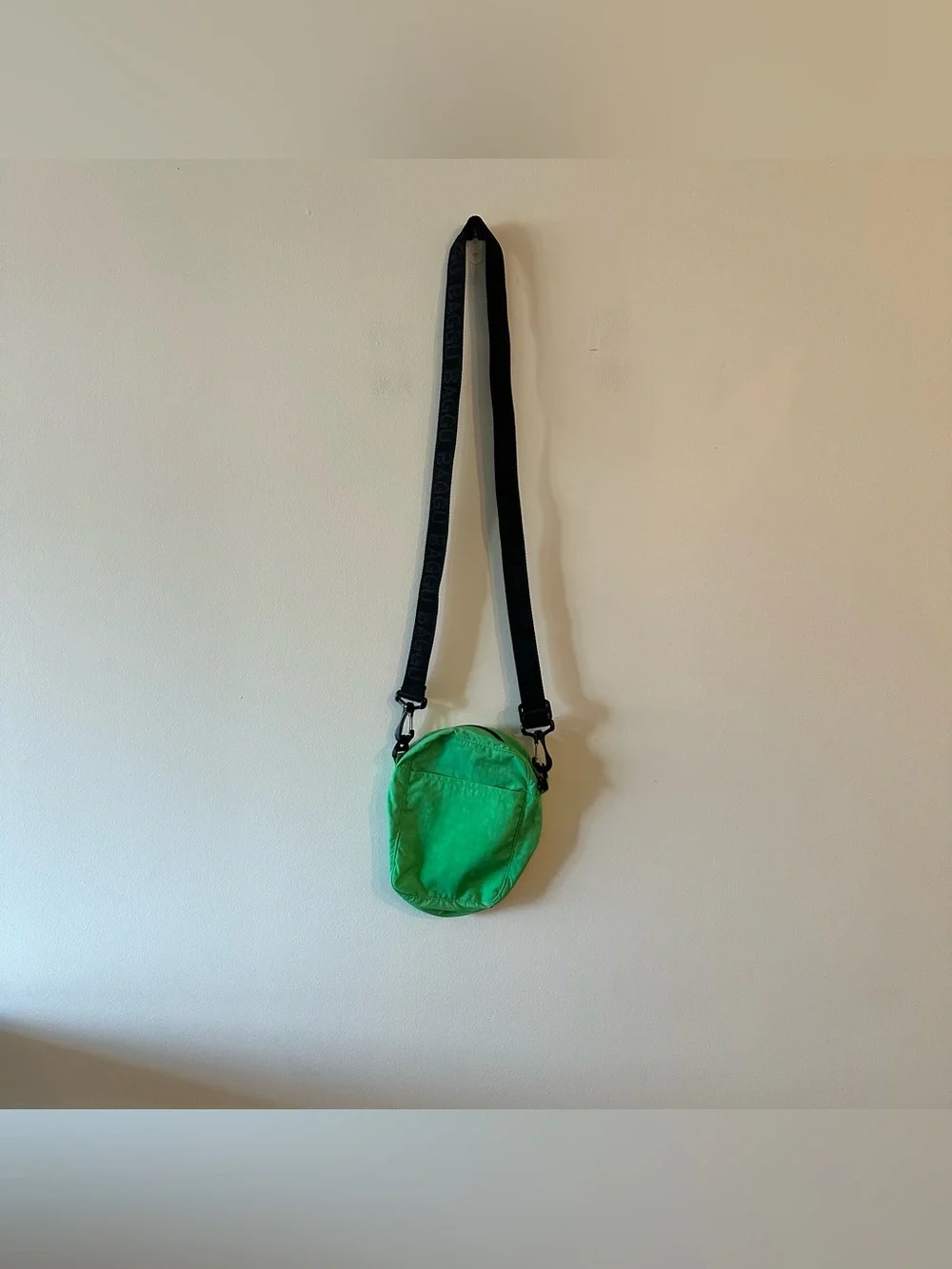 Baggu Sports Crossbody Nylon Purse Aloe Green Discontinued Logo Strap  Good used